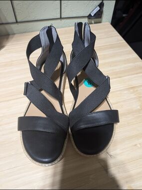 me too Black Elastic Crisscross Sandals